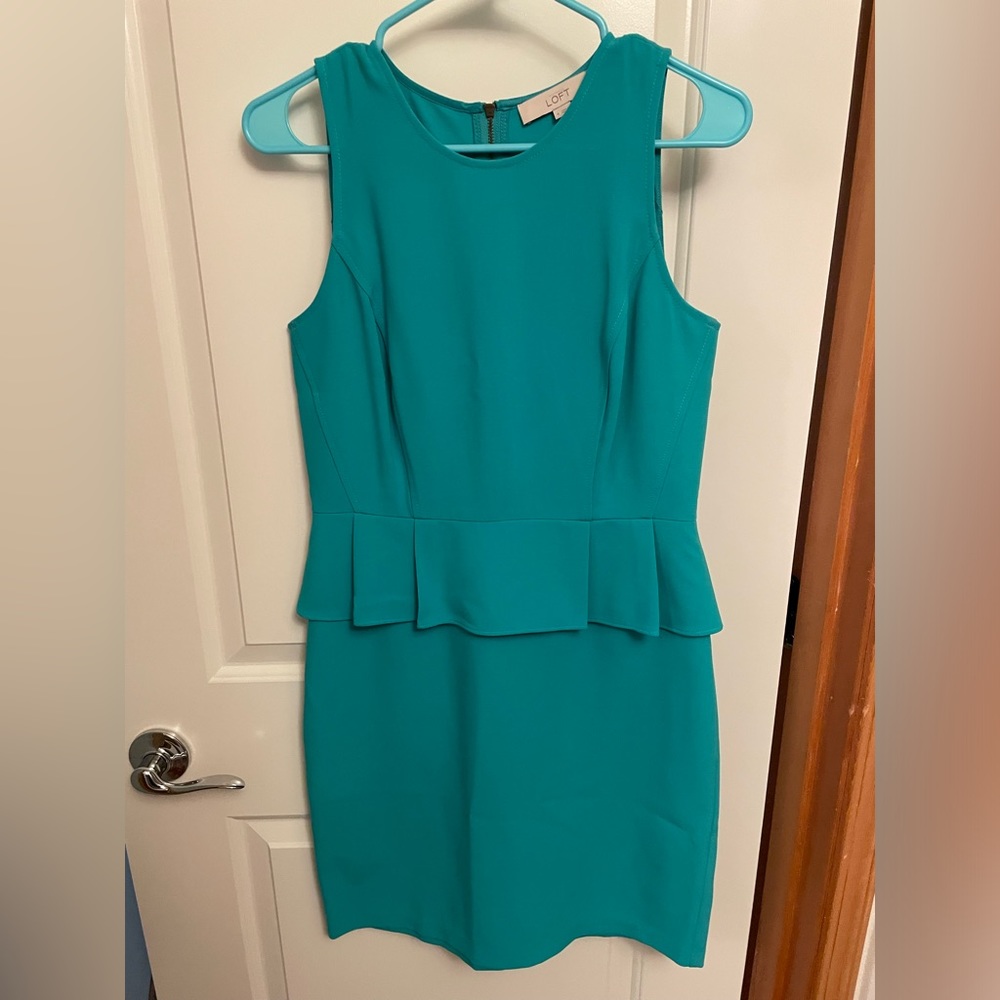 LOFT size 4 Teal/Turquoise Peplum Dress